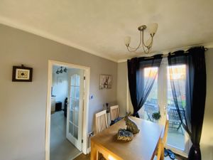 Lounge/Diner- click for photo gallery